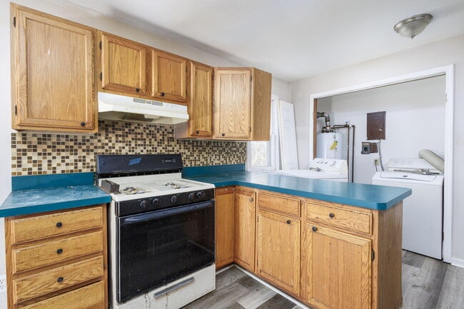 Building Photo - 621 E Meyers Ave