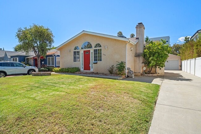 Building Photo - Delightful 3 bed + 2 bath in Sherman Oaks ...