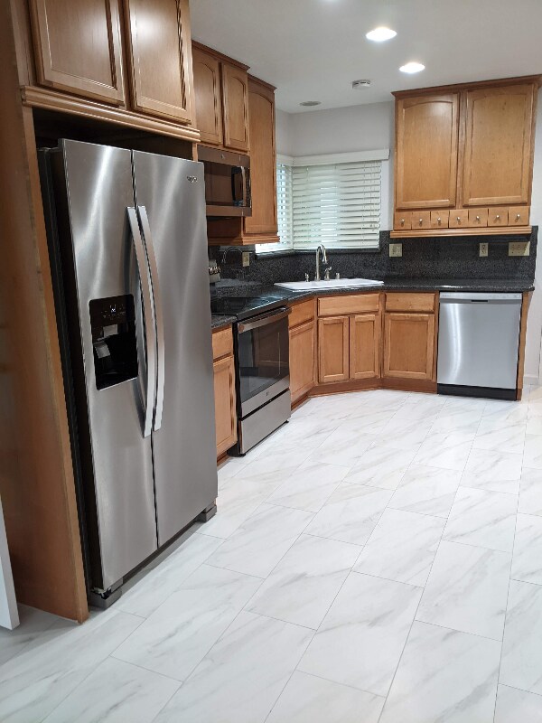 Building Photo - 3985 Royal Arch Dr