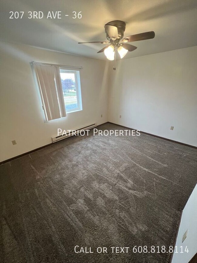 Building Photo - 2 bed/1 bath apartment in Monroe!