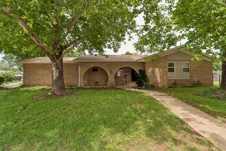 Building Photo - 101 Oakside Dr