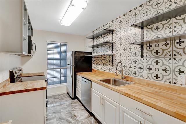 Building Photo - 7332 Kingswood Cir