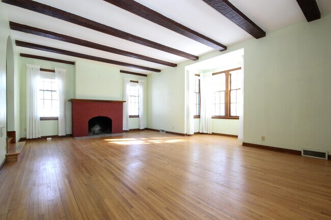 Building Photo - 257 3rd Ave