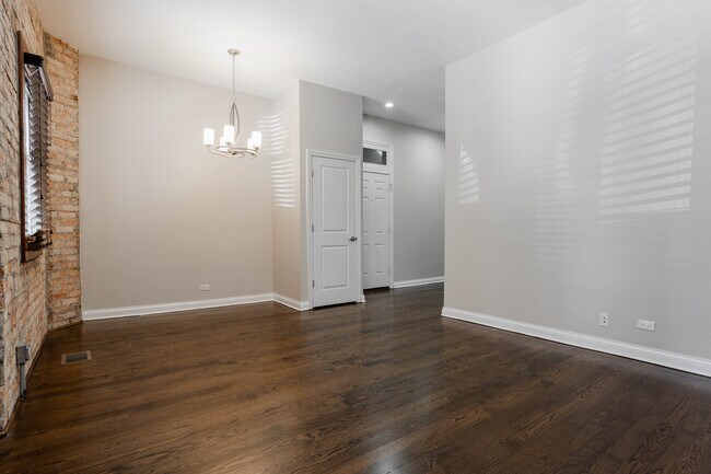 Foto del edificio - 1756 W Montrose Ave