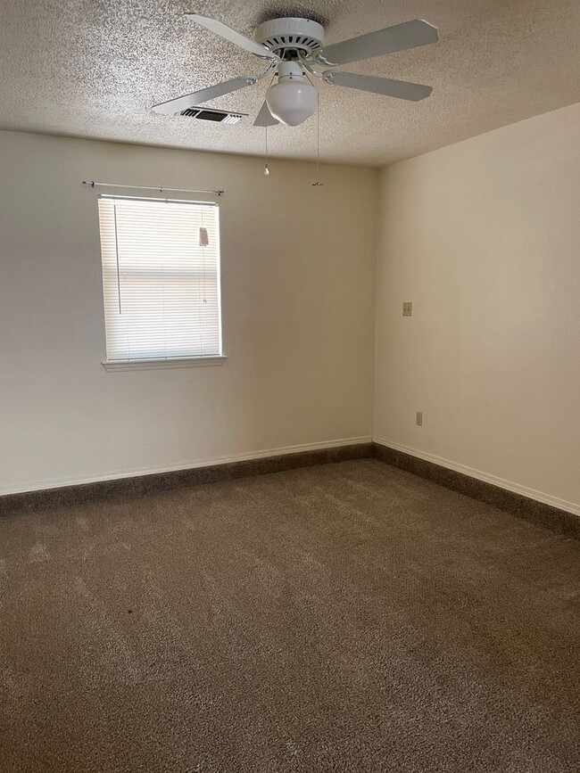 Building Photo - 4 br, 2 bath House - 502 E. La Paloma