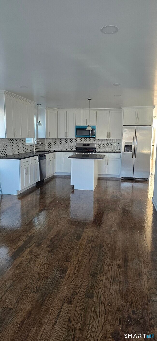 Building Photo - 99 Johnson St