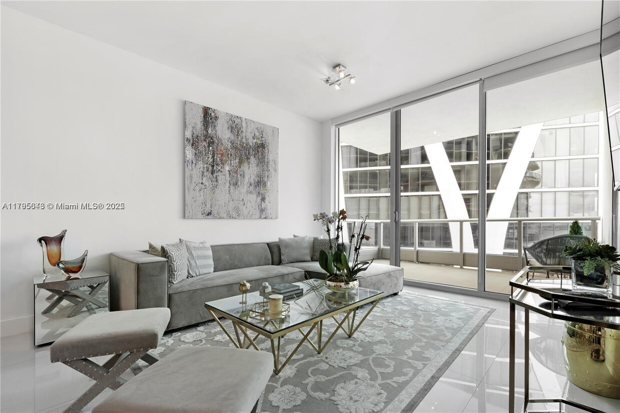 Foto principal - 900 Biscayne Blvd