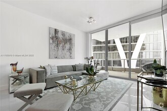 Building Photo - 900 Biscayne Blvd