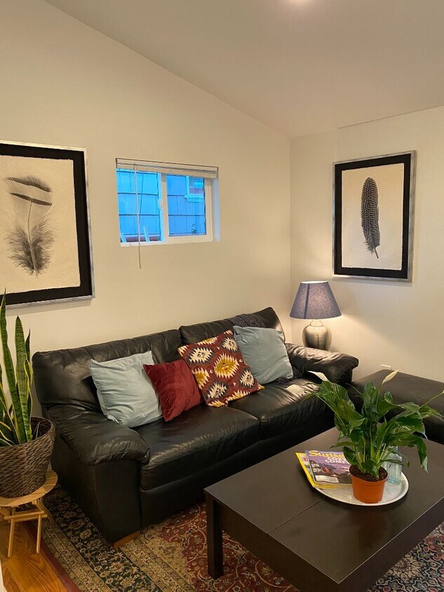 Living Room - 2513 Clay St