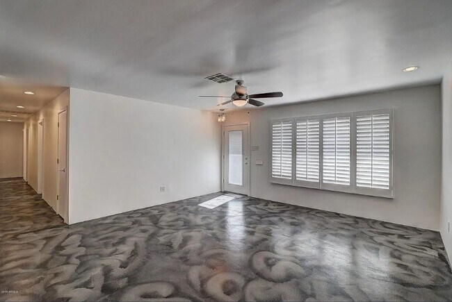 Foto del edificio - 8144 E.Fairmount