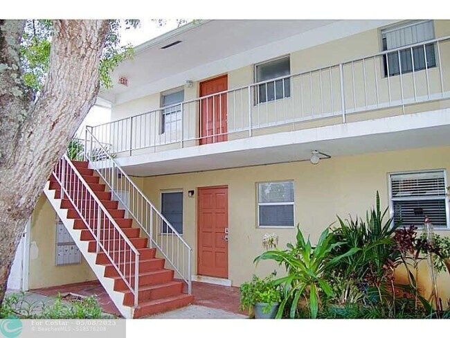 Foto del edificio - 305 NE 16th St