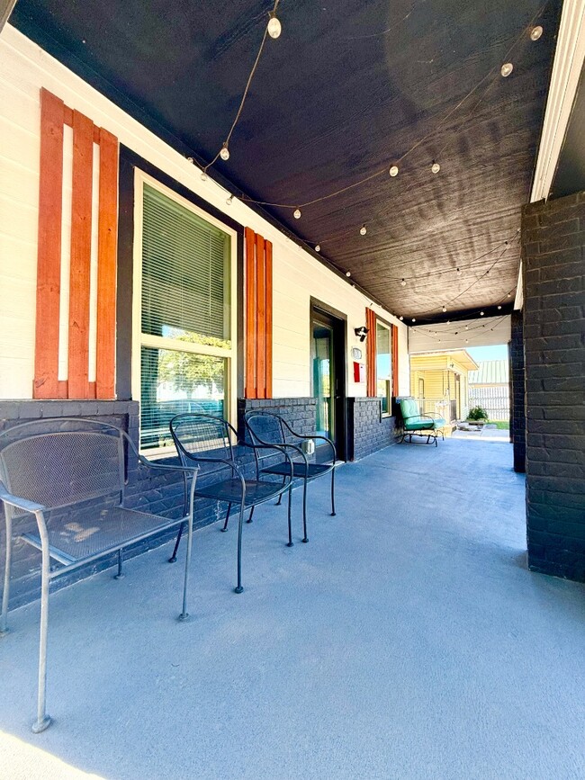 Building Photo - 1808 NW 8th St