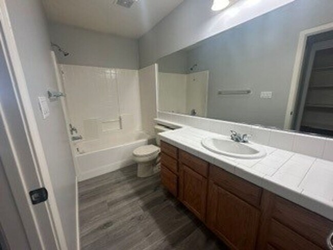 Building Photo - Must-see home located in the Northwest, SOLAR!!