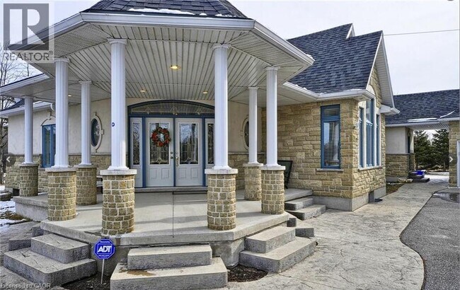 Photo du bâtiment - 915 Briardean Rd