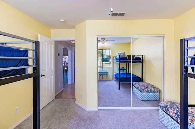 Building Photo - 3161 Newport Dr