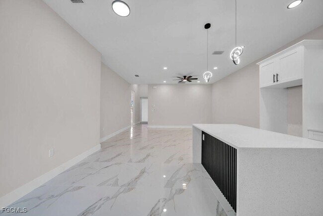 Foto del edificio - 734 Jack Ave S