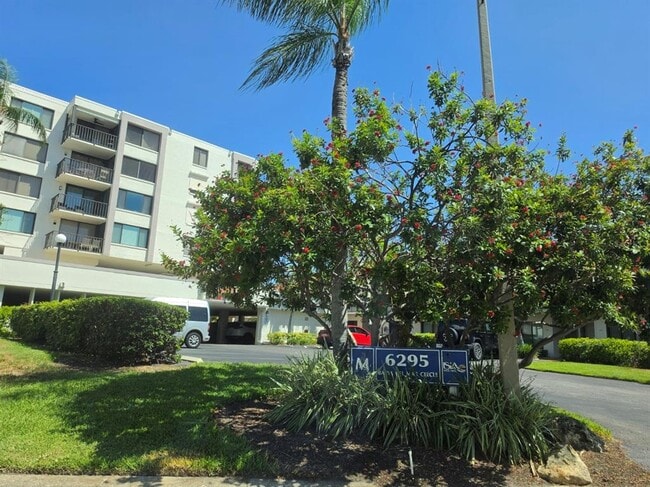 Building Photo - 6295 Bahia Del Mar Cir