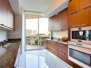 Building Photo - 15901 Collins Ave