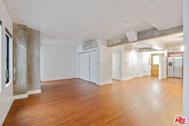 Building Photo - 416 S Spring St