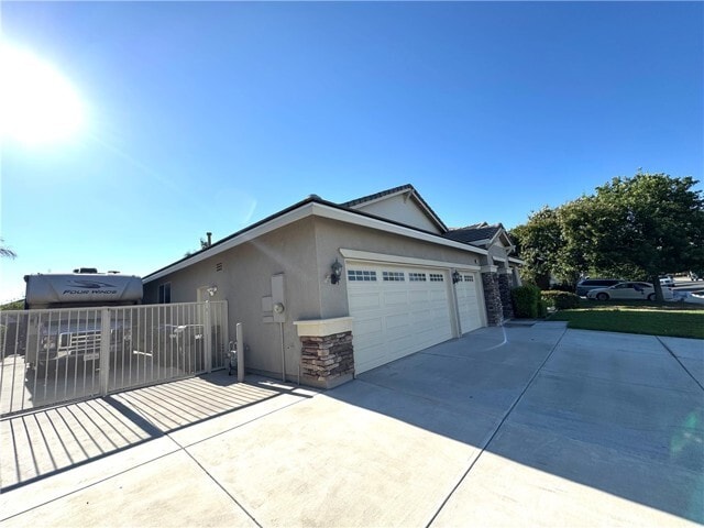 Building Photo - 6109 Cedar Creek Rd