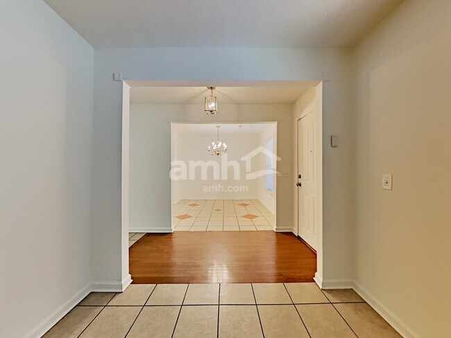 Foto del edificio - 2425 Edencrest Dr