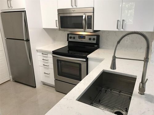 Foto del edificio - 4816 N State Road 7