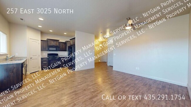 Foto del edificio - Pet Friendly 3 Bedroom Cedar Bend Townhome