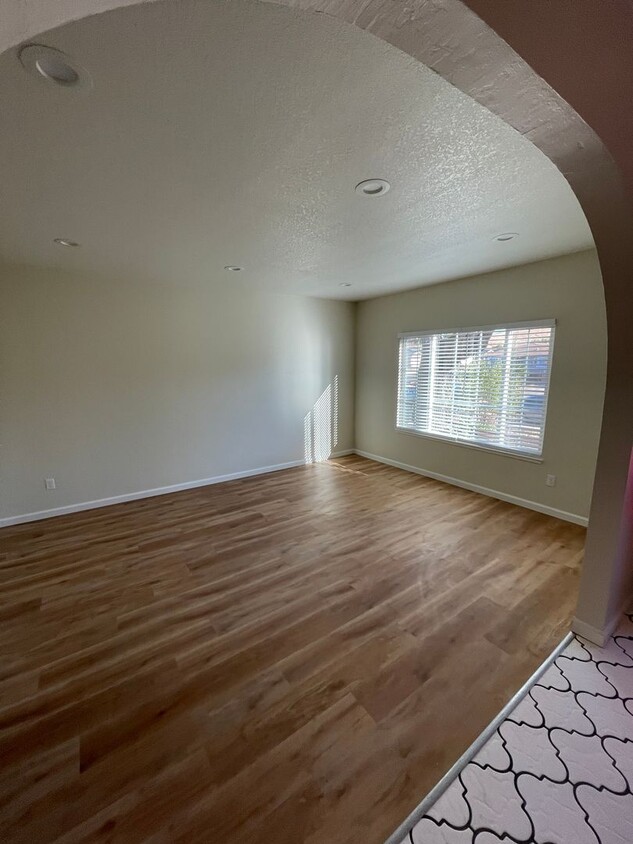 Primary Photo - 3 bedroom 2 bath single story ranch home