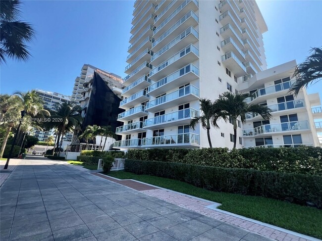 Foto del edificio - 2457 Collins Ave