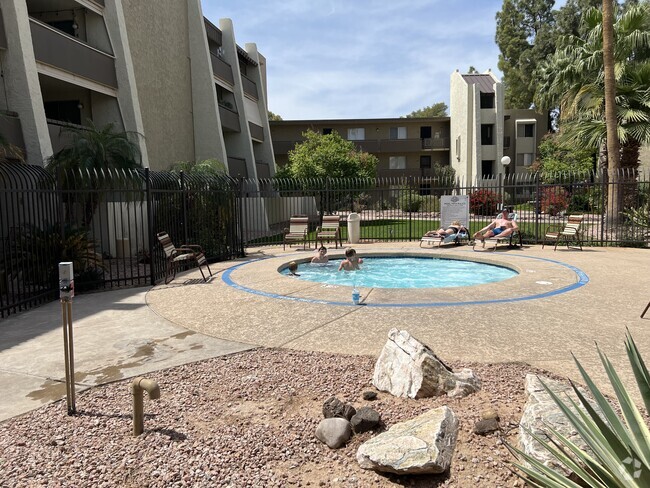 Building Photo - 7625 E Camelback Rd