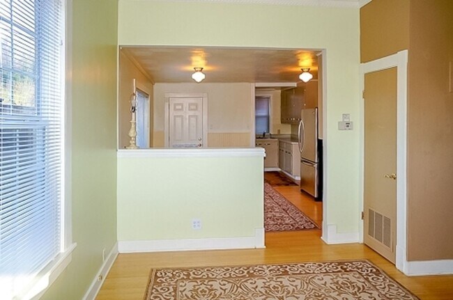 Foto del edificio - 4116 25th Ave SW