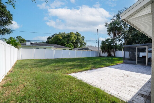 Foto del edificio - 1356 Noell Blvd