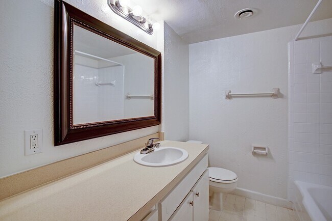 Building Photo - 1624 Marshall St