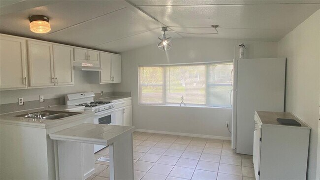 Building Photo - 2507 Bayou Ave