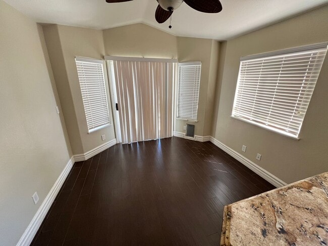 Building Photo - Peccole Ranch
