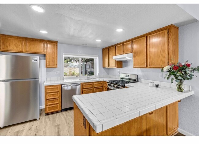 Building Photo - 625 Forester Ln