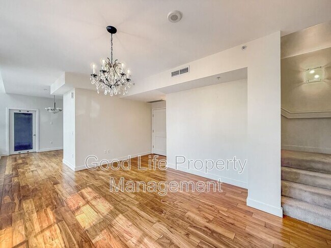 Foto del edificio - 700 W E St