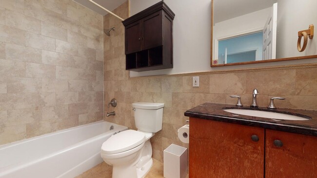 Building Photo - Gorgeous Washington Heights apartment with...