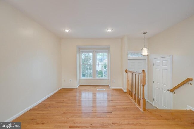 Building Photo - 6537 Parish Glebe Ln