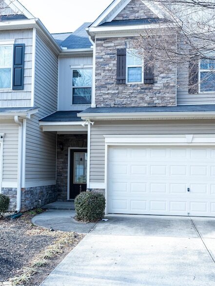 Building Photo - 428 Woodbark Ct