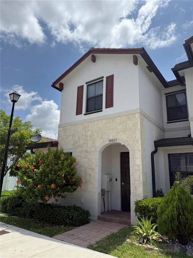 Foto del edificio - 10623 West 33rd Ct