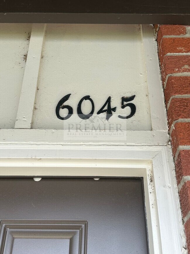 Foto del edificio - 6045 Barton Ave