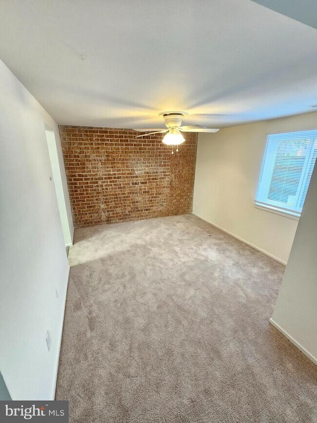 19323 Club House Rd Unit 101, Gaithersburg, MD 20886 Room for Rent in