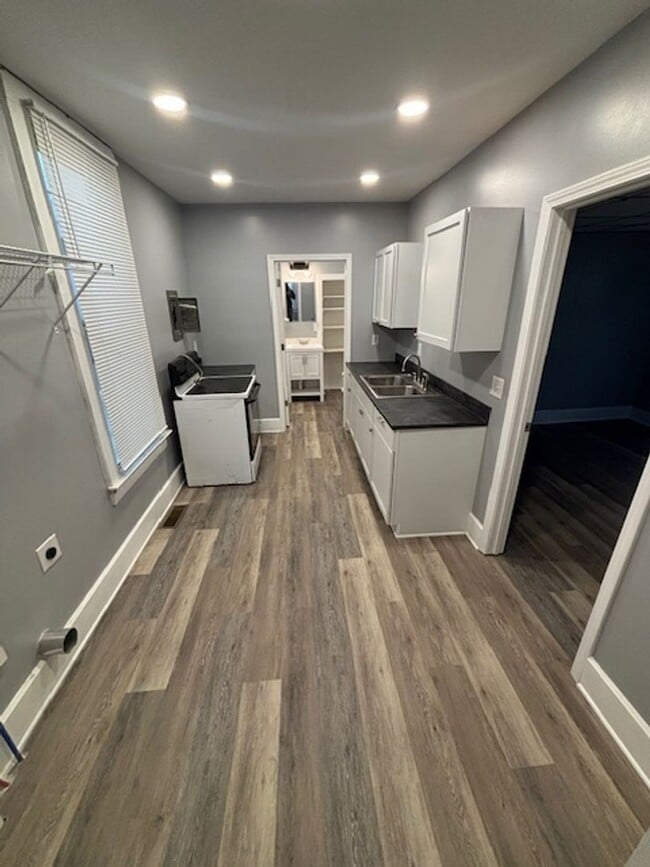 Building Photo - 314 N 9th Ave