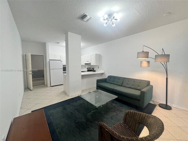 Foto del edificio - 2734 Bird Ave