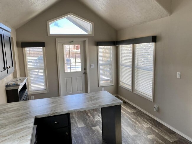 Foto del edificio - 401 S 1st St