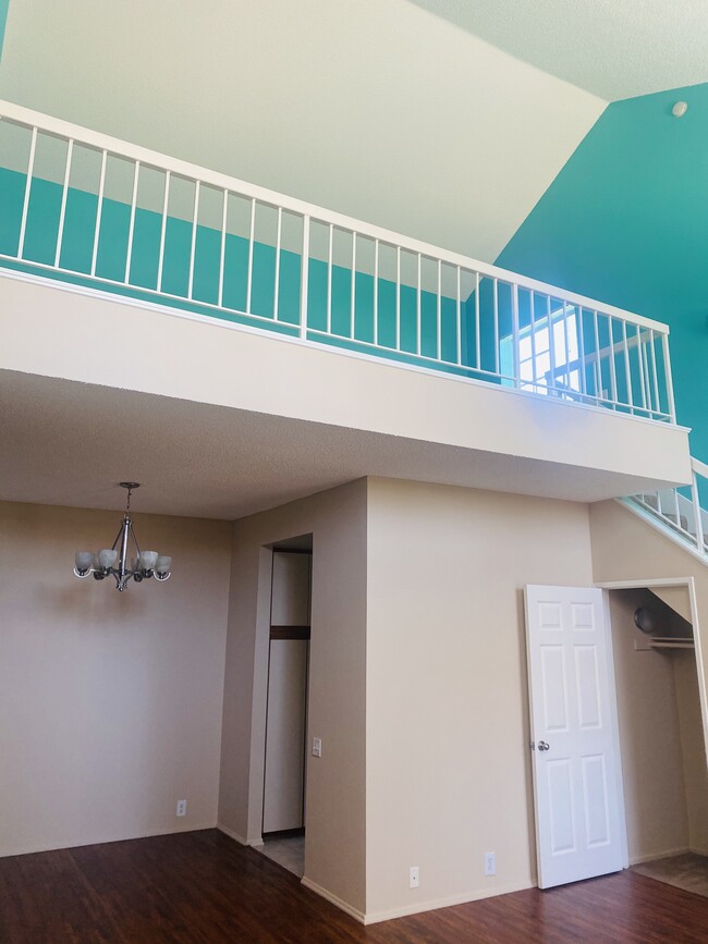 Building Photo - 1440 Rexford Dr