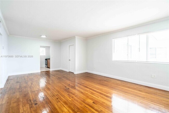 Foto del edificio - 75 S Shore Dr