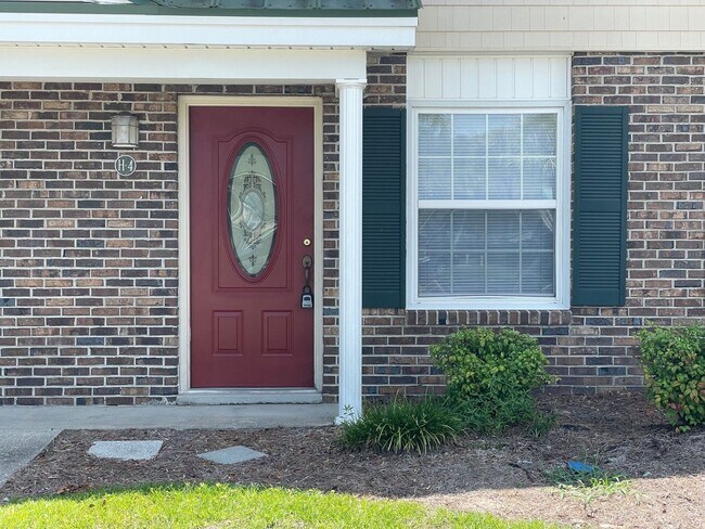 Building Photo - 2bd/1.5ba Townhome super close to CMC, HGTC and CCU! Many utilities included!