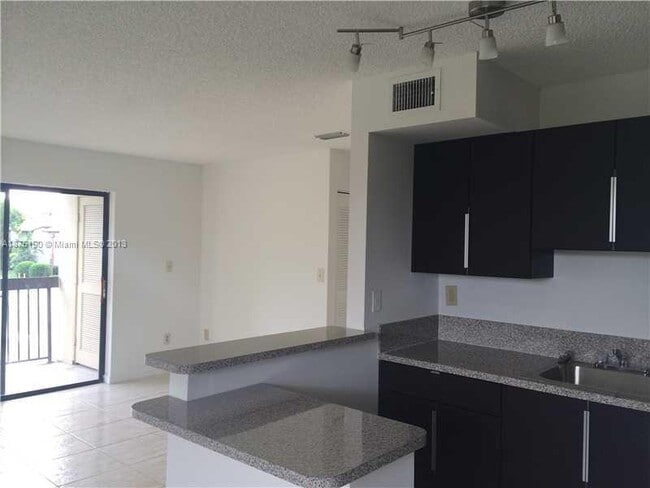 Building Photo - 2 bedroom in Miami Gardens FL 33169